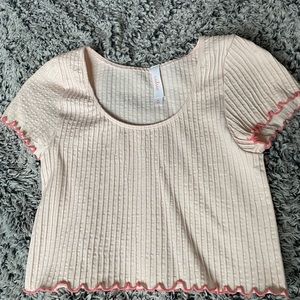 Very stretchy pink t-shirt crop top